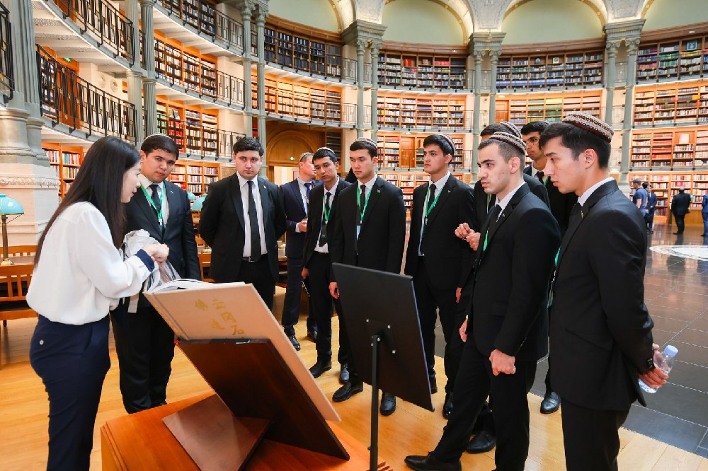 “Huawei” kompaniýasy tarapyndan gurnalýan “Geljegiň däneleri” (Seeds for the Future) atly okuw