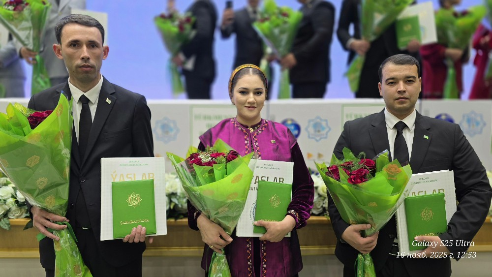 Ýaşlar baýragy gowşuyryldy